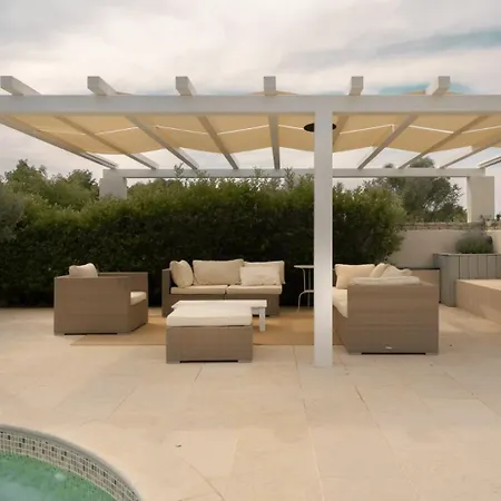 Luxury In Istria - 9,000 Sqm Private Estate With Pool & Sauna, 15 Min To Sea, Near Fazana, 3 Bedrooms Villa