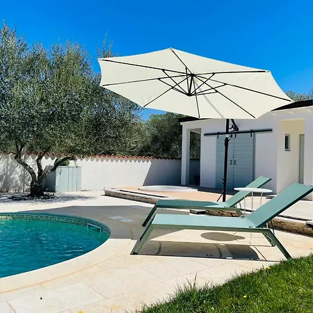 Luxury In Istria - 9,000 Sqm Private Estate With Pool & Sauna, 15 Min To Sea, Near Fazana, 3 Bedrooms Villa *