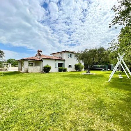 Luxury In Istria - 9,000 Sqm Private Estate With Pool & Sauna, 15 Min To Sea, Near Fazana, 3 Bedrooms *