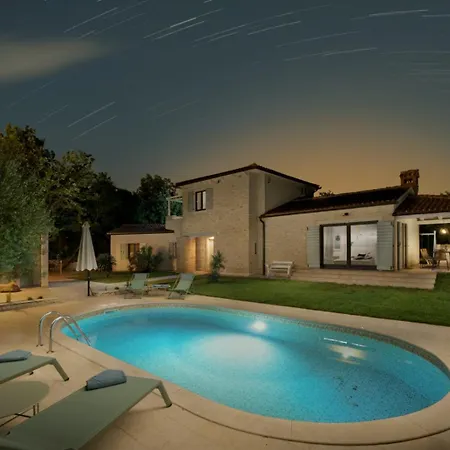 Villa Luxury In Istria - 9,000 Sqm Private Estate With Pool & Sauna, 15 Min To Sea, Near Fazana, 3 Bedrooms