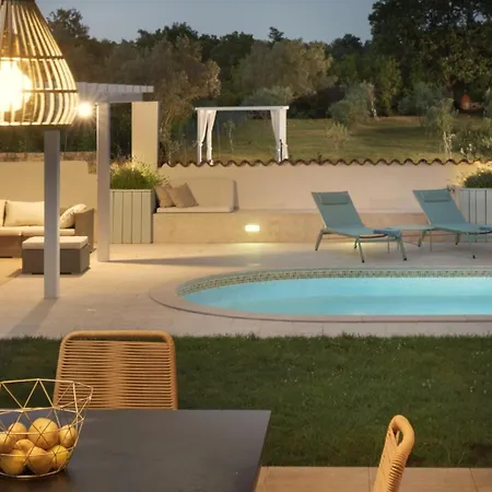 Luxury In Istria - 9,000 Sqm Private Estate With Pool & Sauna, 15 Min To Sea, Near Fazana, 3 Bedrooms