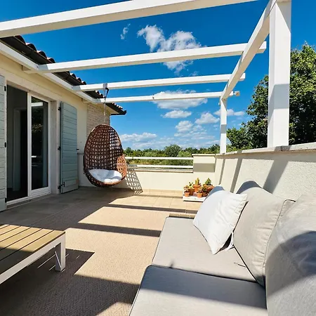 Villa Luxury In Istria - 9,000 Sqm Private Estate With Pool & Sauna, 15 Min To Sea, Near Fazana, 3 Bedrooms Jursici